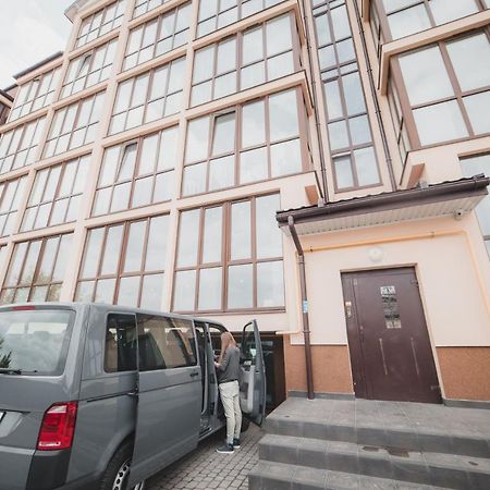Kostjukowski Apartments Mudroho 12 V Lviv Bagian luar foto