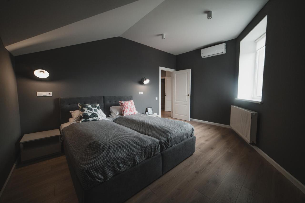 Kostjukowski Apartments Mudroho 12 V Lviv Bagian luar foto