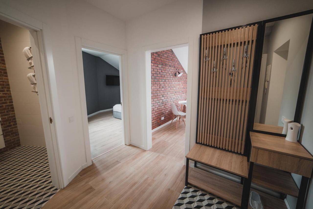 Kostjukowski Apartments Mudroho 12 V Lviv Bagian luar foto