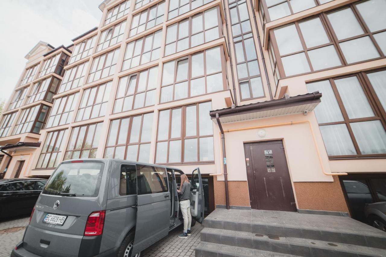 Kostjukowski Apartments Mudroho 12 V Lviv Bagian luar foto