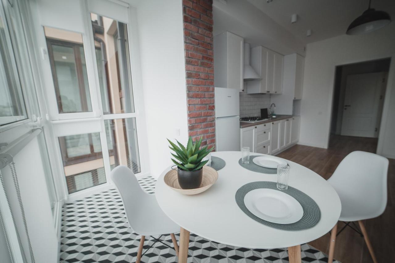 Kostjukowski Apartments Mudroho 12 V Lviv Bagian luar foto